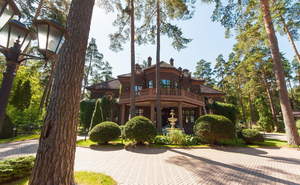 Дом 1400м², 3-этажный, участок 50 сот.