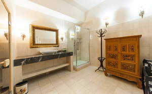 Дом 1400м², 3-этажный, участок 50 сот.