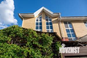 Таунхаус 258м², 3-этажный, участок 5 сот.