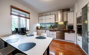 Дом 375м², 3-этажный, участок 12 сот.