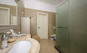 Дом 2160м², 3-этажный, участок 38 сот.