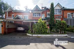 Таунхаус 220м², 3-этажный, участок 3 сот.