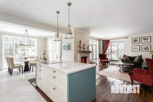 Дом 337м², 3-этажный, на длительный срок, 