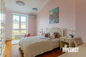 Таунхаус 280м², 3-этажный, участок 3 сот.  