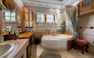Дом 650м², 3-этажный, участок 35 сот.  