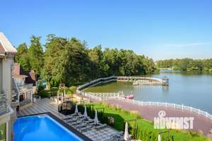 Коттедж 2160м², 3-этажный, участок 38 сот.  