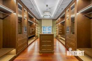 Дом 687м², 3-этажный, участок 21 сот.  