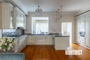 Таунхаус 280м², 3-этажный, участок 3 сот.  