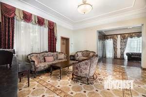 Дом 956м², 3-этажный, участок 228 сот.  