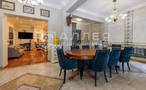 Дом 650м², 3-этажный, участок 35 сот.  