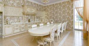 Дом 2050м&sup2;, 2-этажный, участок 52 сот.  