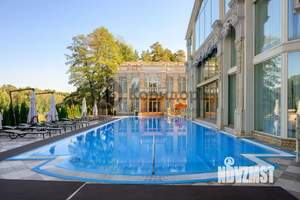 Коттедж 2160м², 3-этажный, участок 38 сот.  