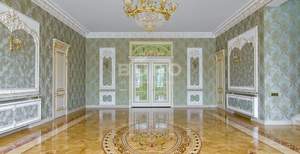 Дом 2050м&sup2;, 2-этажный, участок 52 сот.  