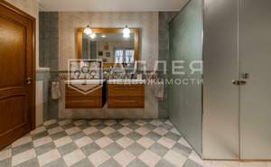 Дом 650м², 3-этажный, участок 35 сот.  