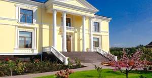 Дом 2050м&sup2;, 2-этажный, участок 52 сот.  