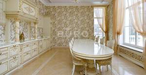 Дом 2050м&sup2;, 2-этажный, участок 52 сот.  