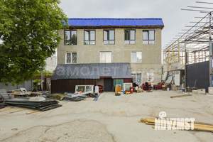 Дом 1670м², 3-этажный, участок 30 сот.  