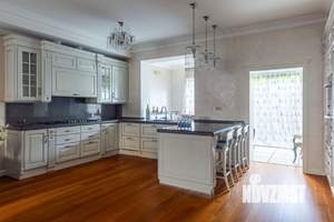 Таунхаус 280м², 3-этажный, участок 3 сот.  