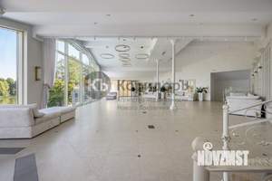 Дом 2160м&sup2;, 3-этажный, участок 38 сот.  