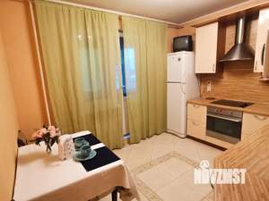 1-к квартира, посуточно, 40м2, 1/25 этаж
