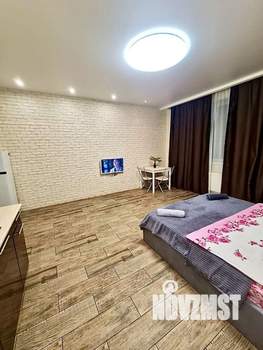 Студия квартира, посуточно, 37м2, 3/24 этаж